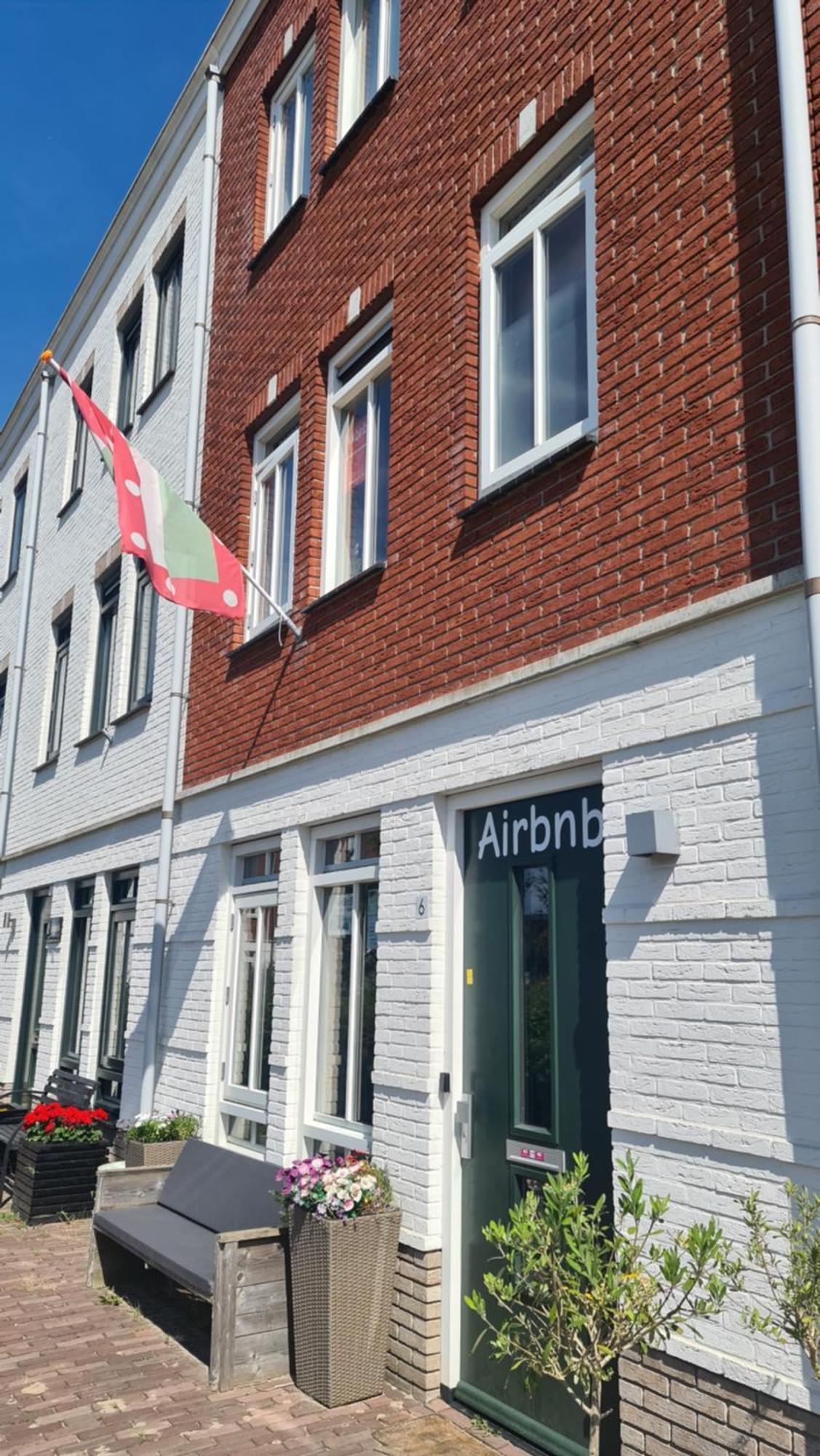 Airbnb 'Logeren Aan Het Plein' In Het Centrum Van מפל מראה חיצוני תמונה