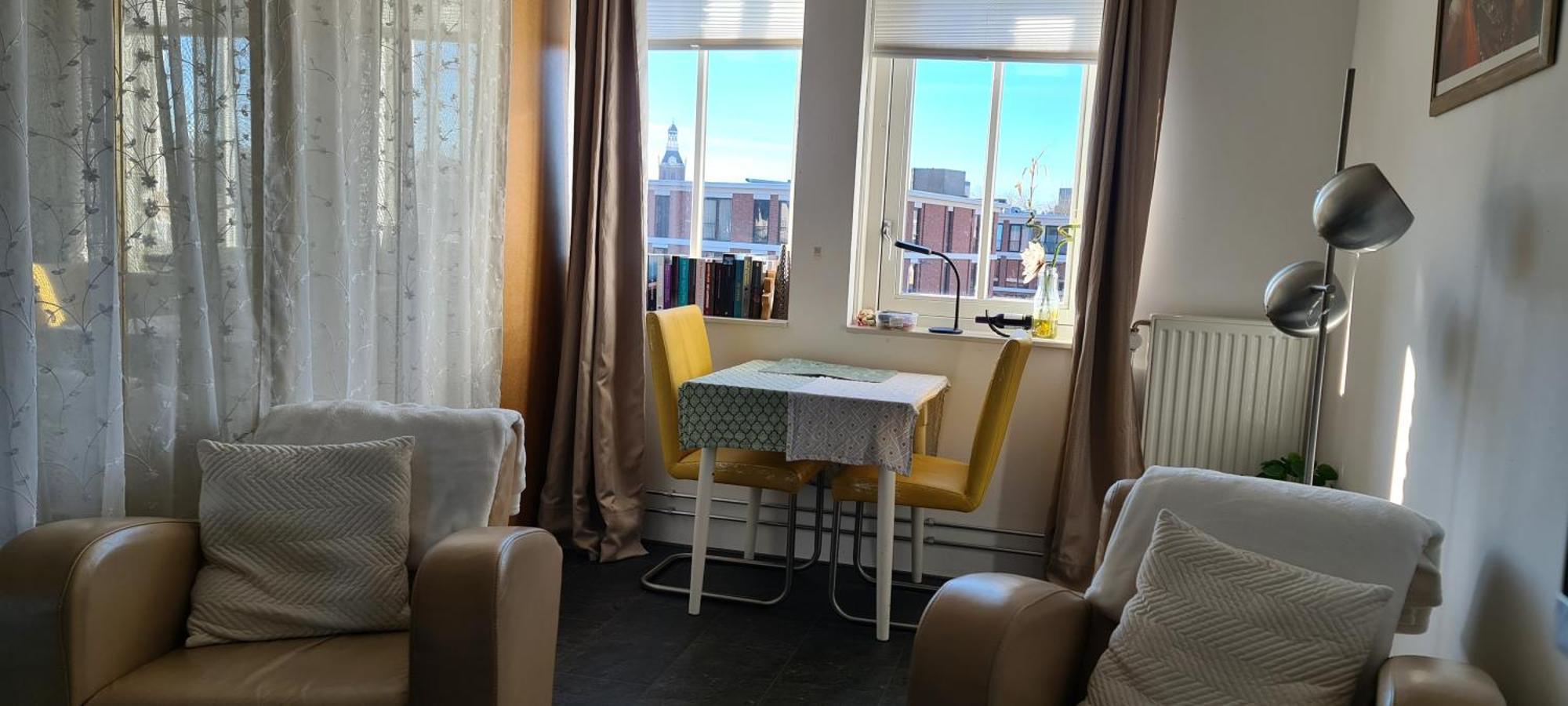 Airbnb 'Logeren Aan Het Plein' In Het Centrum Van מפל חדר תמונה