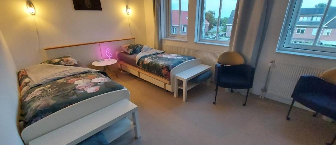 Airbnb 'Logeren Aan Het Plein' In Het Centrum Van מפל חדר תמונה